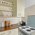 2br Seafront In Center With Community Pool Daire *