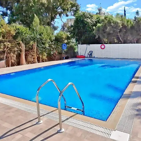 2br Seafront In Center With Community Pool Appartement