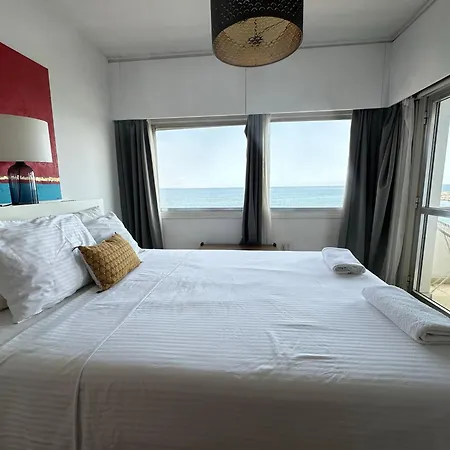 Apartment 2br Seafront In Center With Community Pool *