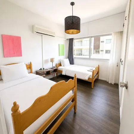 2br Seafront In Center With Community Pool Appartement *