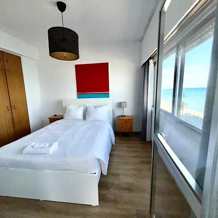Apartament 2br Seafront In Center With Community Pool Larnaca