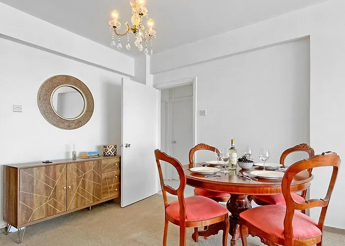 Apartamento 2br Seafront In Center With Community Pool