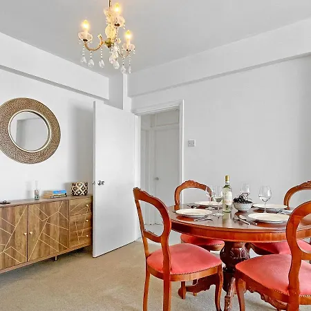 דירה 2br Seafront In Center With Community Pool