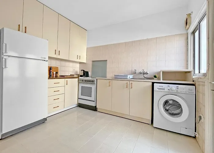 2br Seafront In Center With Community Pool *