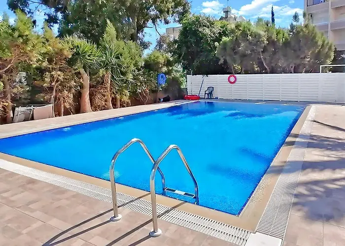 2br Seafront In Center With Community Pool Апартаменты